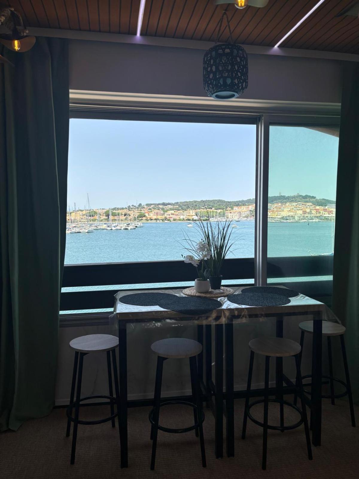 213 Ile Des Pecheurs, Vue Port * Agde